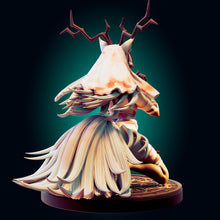 Cargar imagen en el visor de la galería, Amelia, The Forsaken Priestess | Dark Fantasy Resin Figure - Ravenous Miniatures
