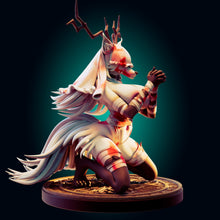 Cargar imagen en el visor de la galería, Amelia, The Forsaken Priestess | Dark Fantasy Resin Figure - Ravenous Miniatures
