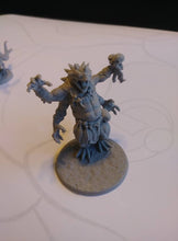 Load image into Gallery viewer, Big Lizard folk, Resin miniatures 11:56 (28mm / 32mm) scale - Ravenous Miniatures
