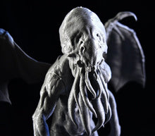 Load image into Gallery viewer, Cthulhu, Resin miniatures 11:56 (28mm / 34mm) scale - Ravenous Miniatures
