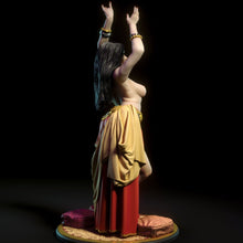 Lade das Bild in den Galerie-Viewer, NSFW Belly Dancer, Fan art Miniatures by Torrida - Ravenous Miniatures
