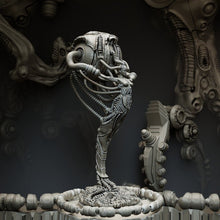 Load image into Gallery viewer, The Hive Oracle, Resin miniatures 11:56 (28mm / 32mm) scale - Ravenous Miniatures
